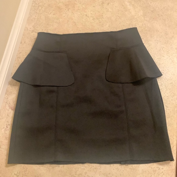 Sexy & Stylish Black Mini Skirt size Small - Picture 1 of 3